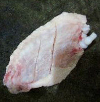 黑胡椒烤翅,鸡中翅底面深割2刀
