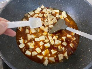 酸辣豆腐➕肉末酸辣豆腐,半茶匙白糖