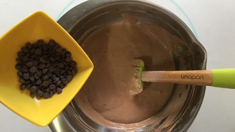 可可海绵蛋糕（4寸爱心）,加入耐烤巧克力豆