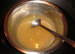 椰汁桂花糕,20克鱼胶粉加入适量的水隔水座溶，再倒进桂花糖液里，搅拌均匀即可