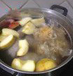 雪耳苹果猪腱汤,所有材料放入煲里，大火煮10分钟后转小火再煮50分钟，放盐调味即可