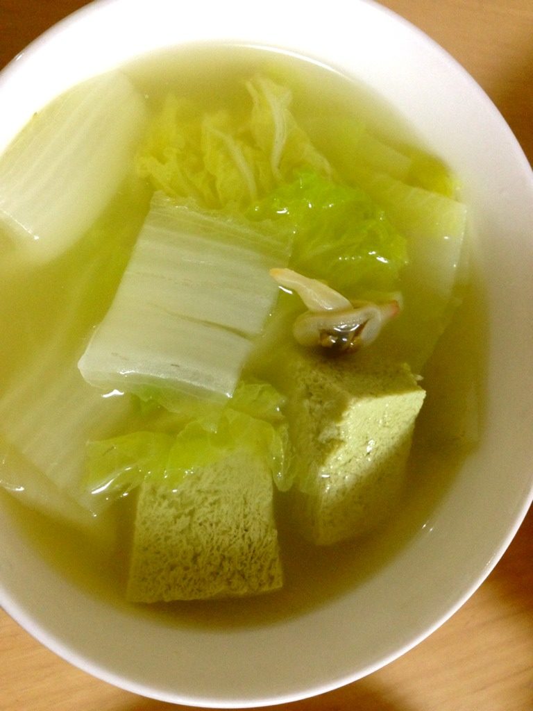 文蛤白菜豆腐汤,喝在肚子里，暖暖的，真舒服