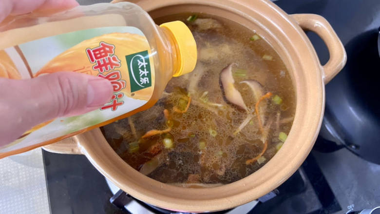 豆腐蛋花汤➕杂菌豆腐蛋花汤,一茶匙太太乐鸡汁，增鲜调味