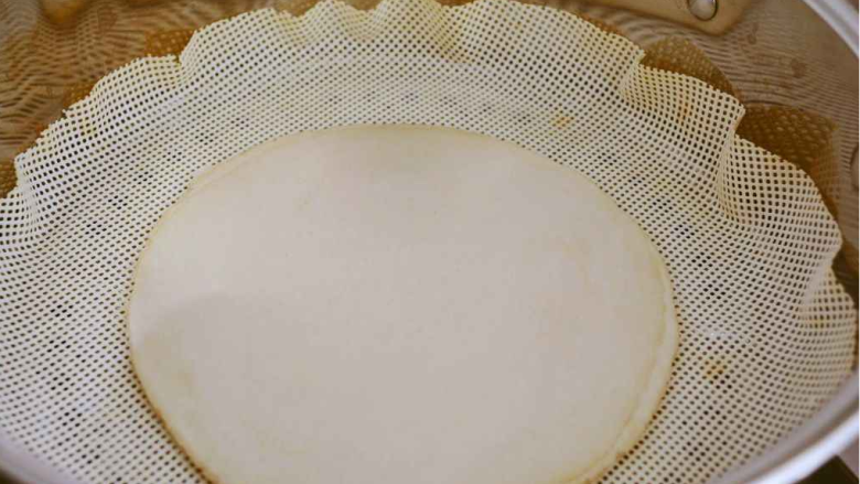 饺子皮可以做烤鸭饼,放入蒸锅（可以做好几落后一期蒸），
今天做了7张是一个人的量，五分钟就蒸好了。
如果蒸的量大要延长时间。
（我最多的时候蒸过20多张，没在多