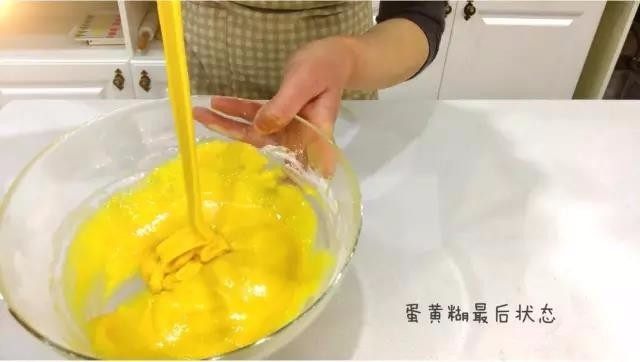 宝宝辅食：水果裸蛋糕-36M+,一、制作蛋黄糊
4、最后蛋黄糊的状态。