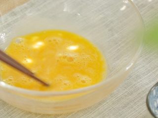 宝宝版牛肉肠粉,鸡蛋打散。鸡蛋过敏的宝宝也可以不加，做成“斋肠”。