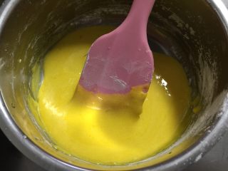 豆乳水果蛋糕,加入玉米淀粉再次搅拌均匀。