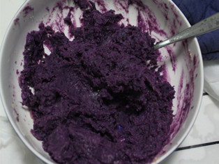 紫薯花朵面包,搅拌成泥