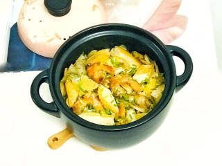 虾仁豆腐煲,撒上葱花，美味的虾仁豆腐煲就做好了