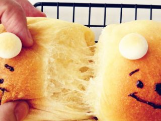 维尼熊跳跳虎挤挤小面包,无需揉出手套膜，直接发酵就可以达到拉丝的效果