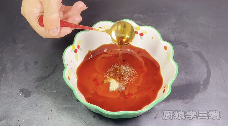 鲜香味美的辣卤竹节蛏制作方法,加1小勺鱼露