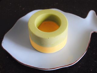 抹茶芒果慕斯,杯子形状，随意加入喜欢的水果或者用淡奶油装饰