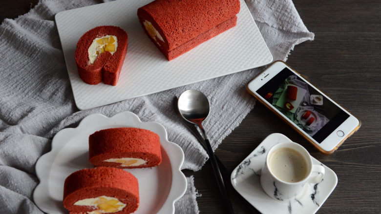 红丝绒蛋糕卷,成品图。