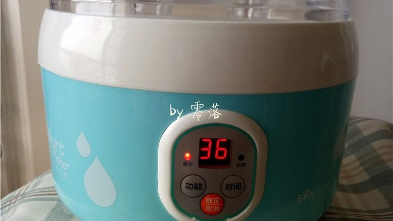 自制酒酿（酸奶机版）,接上插座，通电；功能选择“酸奶”，时间选择“36”个小时，选择“确定”；