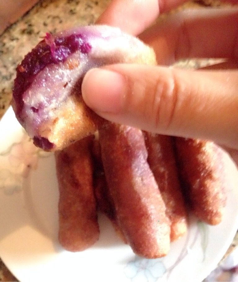 紫薯卷,咬一口，外脆，内糯，馅又甜又细滑