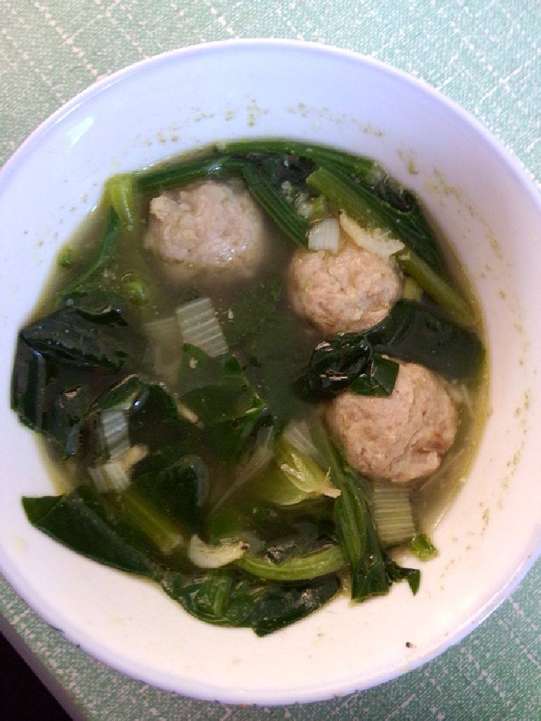 菠菜肉丸湯