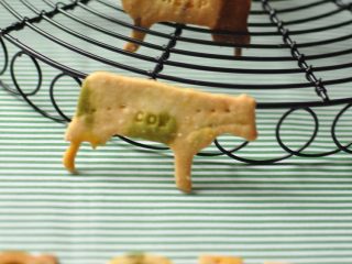 动物饼干,175度10-15分钟烤至上色即可。