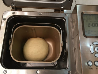 燕麦辫子花环汉堡面包,30分钟后，面包发酵至原来的2倍大左右。