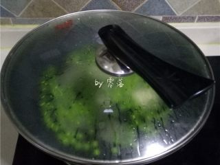 豌豆浓汤,再放入土豆片煮3分钟后；