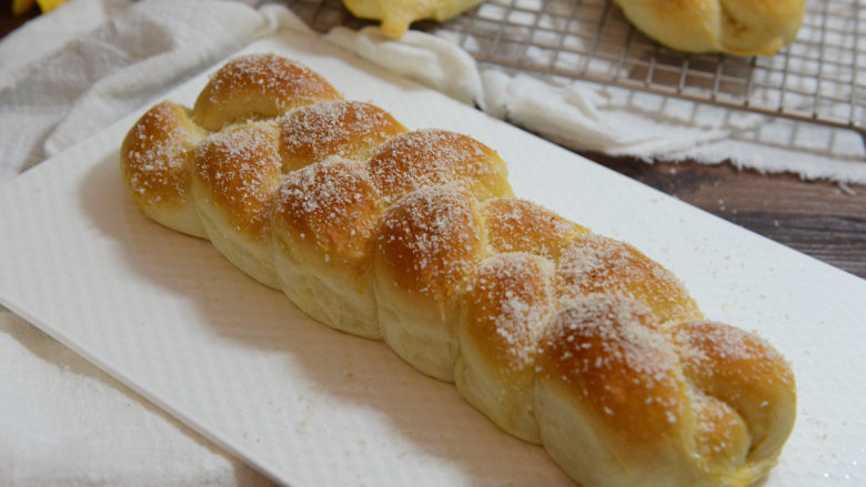 淡奶油辫子面包,成品图。