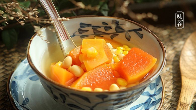 木瓜玉米大豆甜汤,习惯性的来个特写，色诱一下亲们的味觉。