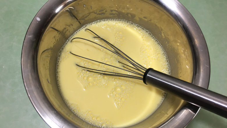 芒果千层蛋糕,搅拌均匀至糖完全融化.