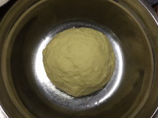 椰蓉麻花排包,盖上保鲜膜，冷藏发酵24小时