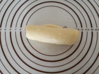 淡奶油吐司面包,10.擀面杖鸭舌状，然后卷起来