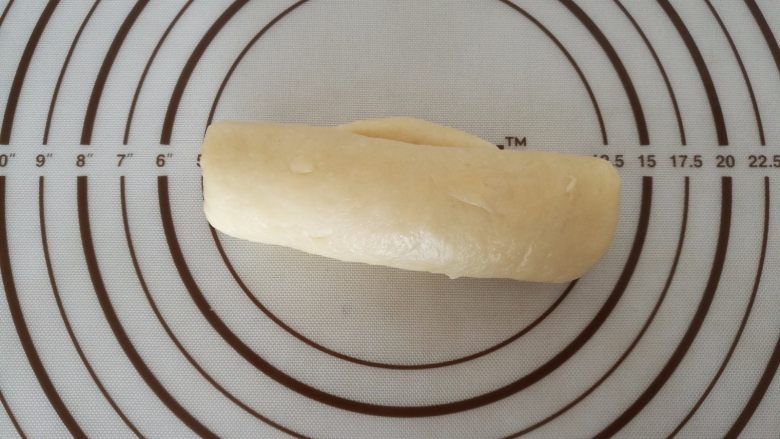 淡奶油吐司面包,10.擀面杖鸭舌状，然后卷起来