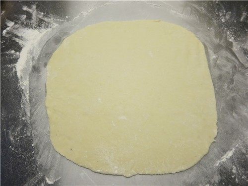 层层美味-京东肉饼,擀成2-3mm厚度的圆形面片