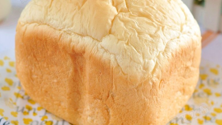 蜂蜜厚多士,一键式的懒人面包，只需要2个半小时左右就可以完成，上色浅浅的正好。晾凉后装入保鲜袋中。