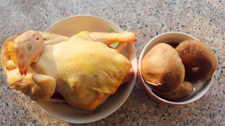 香菇炖鸡,1、	准备食材。