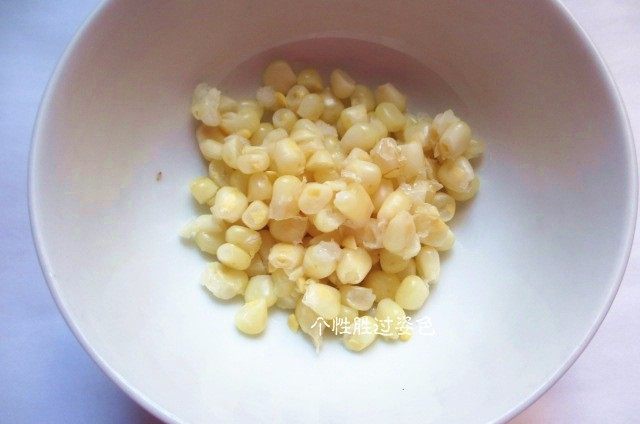 糯米蛋,玉米粒备用