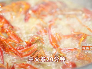 经典十三香小龙虾，这样做好吃到炸裂 ,中火煮20分钟