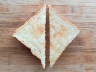 百变大眼怪三明治,吐司斜对角切成三角形状