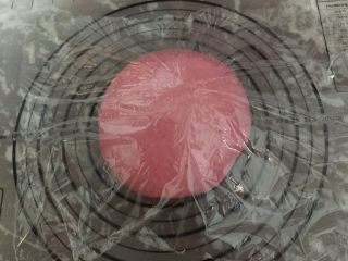 豆沙玫瑰花包,面团出膜后放在室温