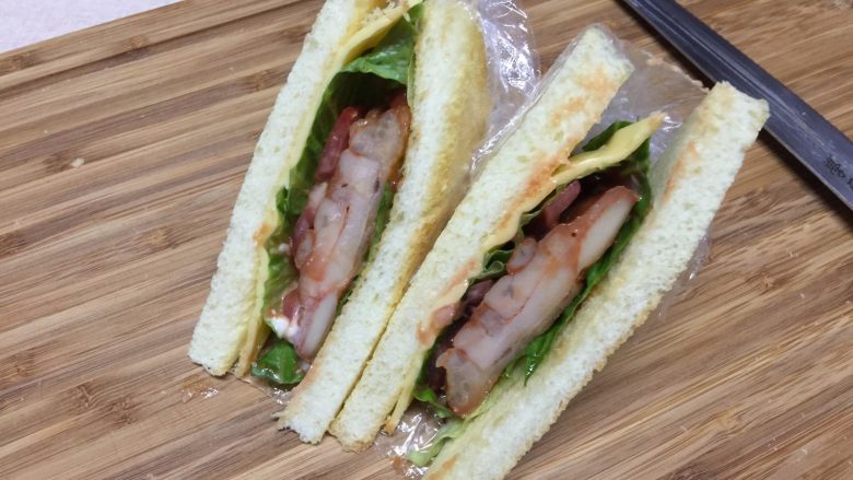 #吐司新吃法之一#新奥尔良三明治,对角线切开就是普通的三明治切法