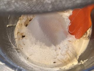 FLUFF法式芝麻月饼,筛入杏仁粉和低粉