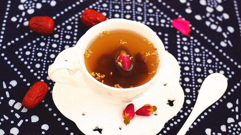 蜂蜜红枣蜜-美容养颜圣品,也可以挖上几勺，和玫瑰花一起泡茶，也是不错的选择哦