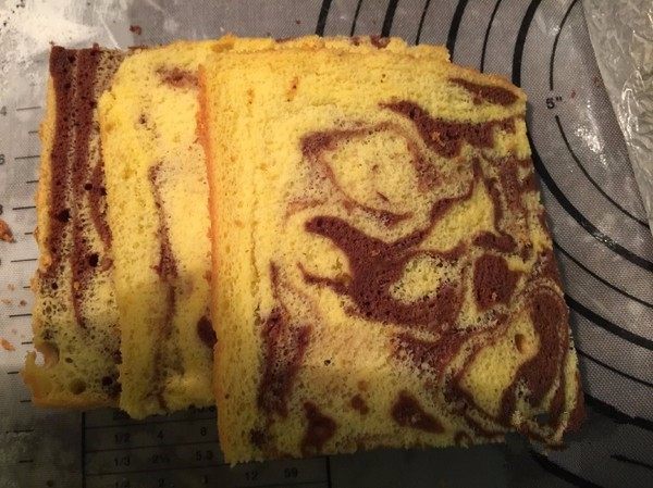 花仙子芒果慕斯,提前烘焙好的戚风蛋糕，切成3片