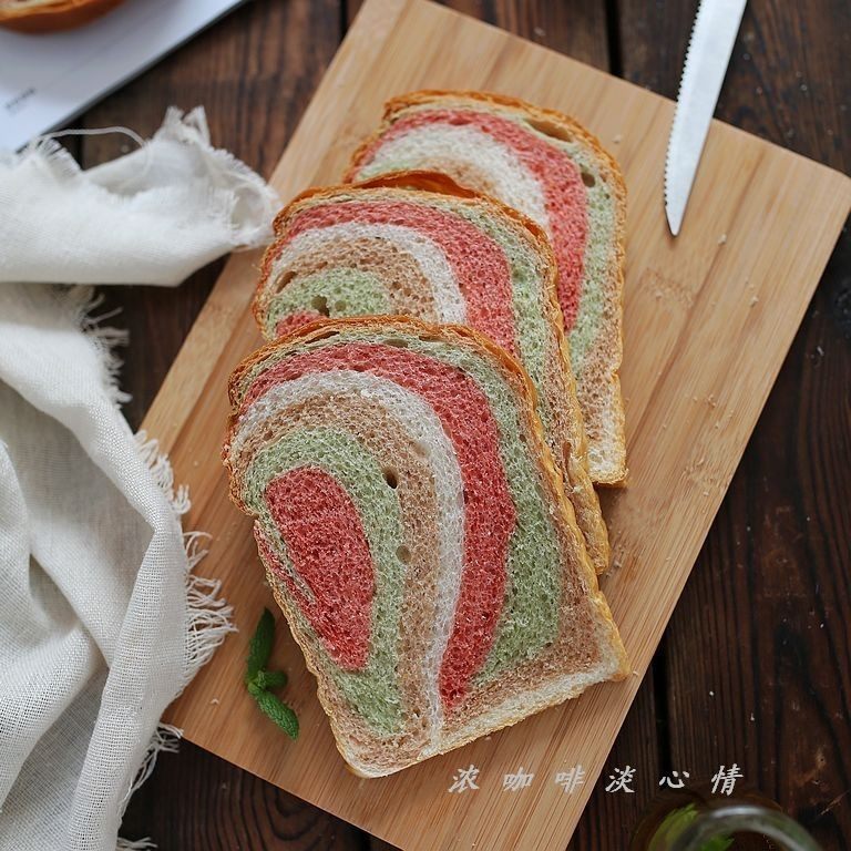 彩虹淡奶油土司：奶香十足又有颜值的面包