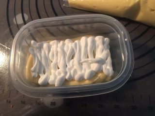 豆乳盒子,再挤一层淡奶油