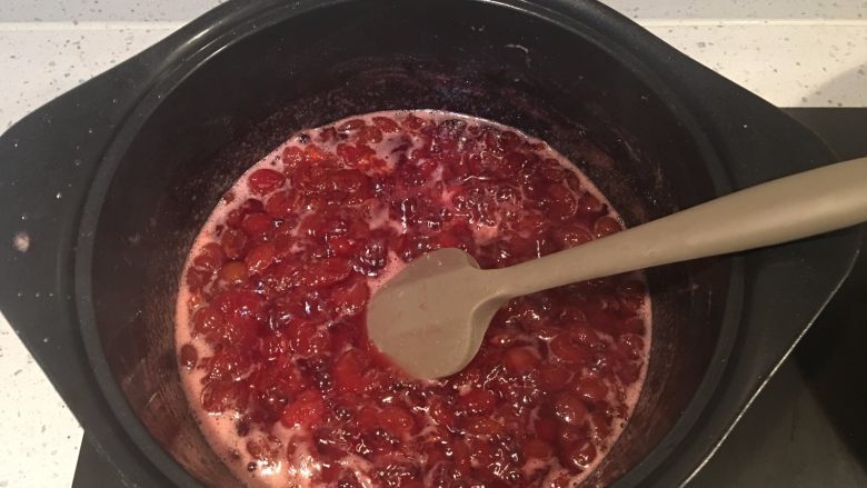 樱桃果酱,要勤搅拌，让果酱受热均匀