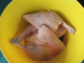 南京盐水鸭,天热放冰箱腌制4小时以上，中途可翻面更入味