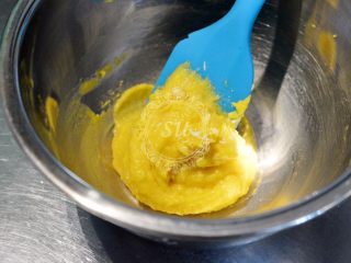 Fluff法式柠檬蛋白挞,混合好状态如图，看不到杏仁粉即可。无需打发