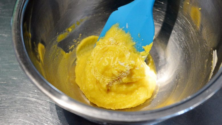 Fluff法式柠檬蛋白挞,混合好状态如图，看不到杏仁粉即可。无需打发