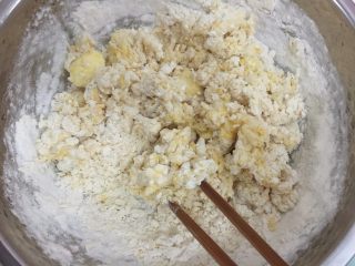 豆浆油条,用筷子先搅成棉絮状