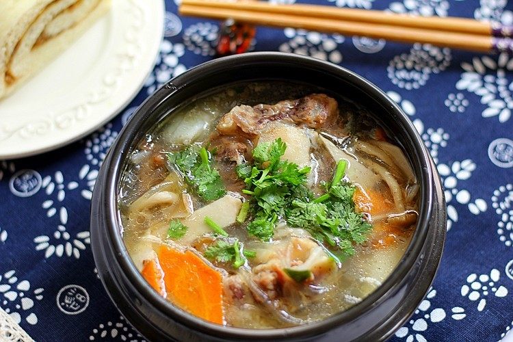 大补气血牛尾汤,一碗营养丰富的美味的牛尾骨髓汤做好了