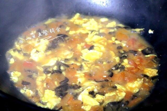 番茄豆腐羹,🌻小贴士：有排骨汤、鸡汤，可以加一半水一半高汤，味道更鲜美哦。