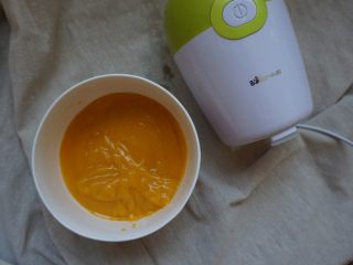芒果布丁【爽滑美味又解暑】,便携式果汁机打的比较细腻